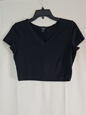 wild fable Black V-Neck Cropped Tee